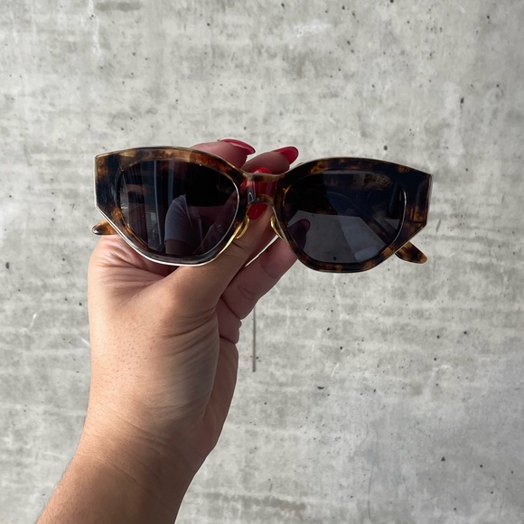 Dezi Sunglasses Charge It - Picture 6 of 7